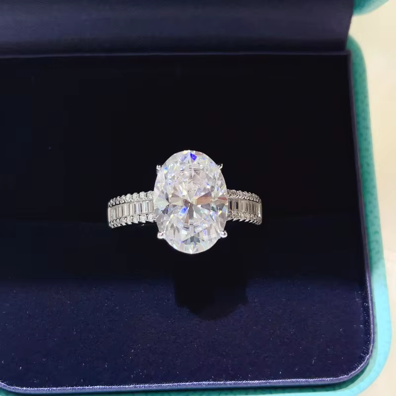Luxury Pigeon Egg Ring For Women 8ct Moissanite PT950 Platinum, eye-catching ornament for gala and red carpet