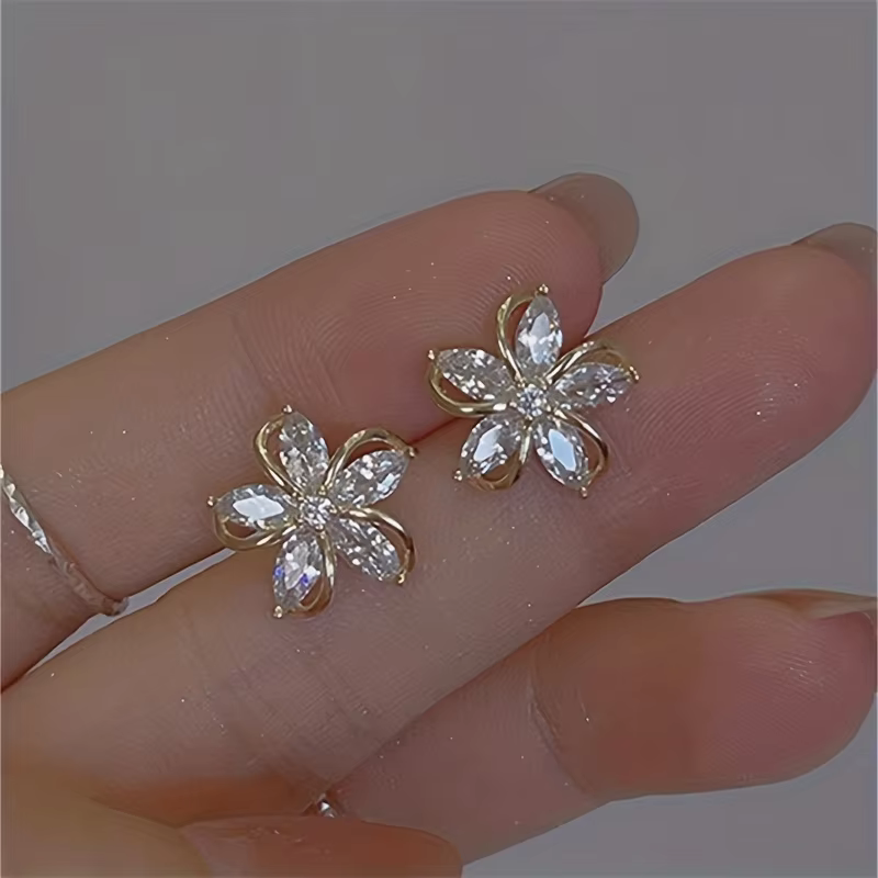 1 pair of Japanese and Korean five petal flower zircon earrings for women's fashionable and versatile graduation season as a gif